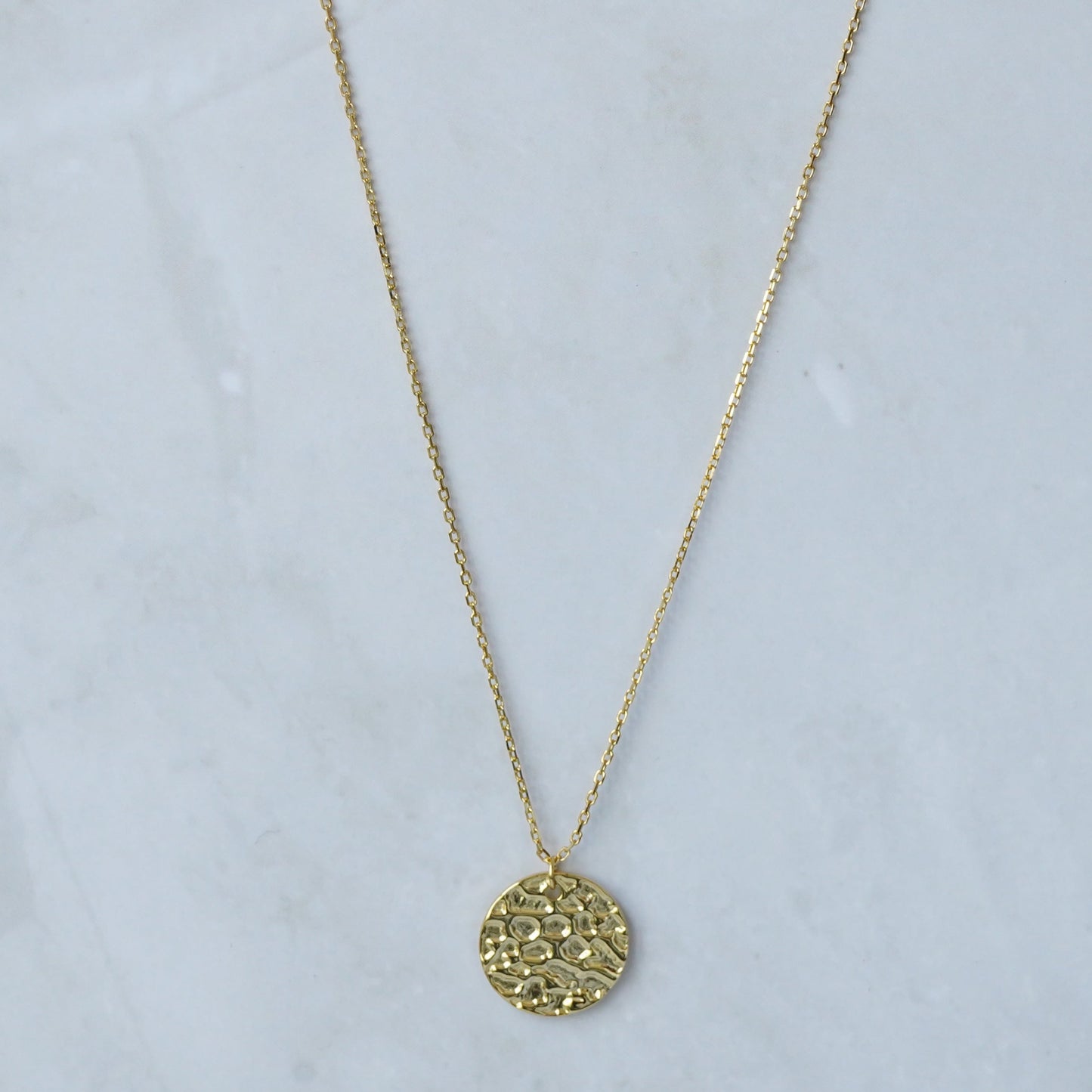 Hammered gold disc pendant necklace