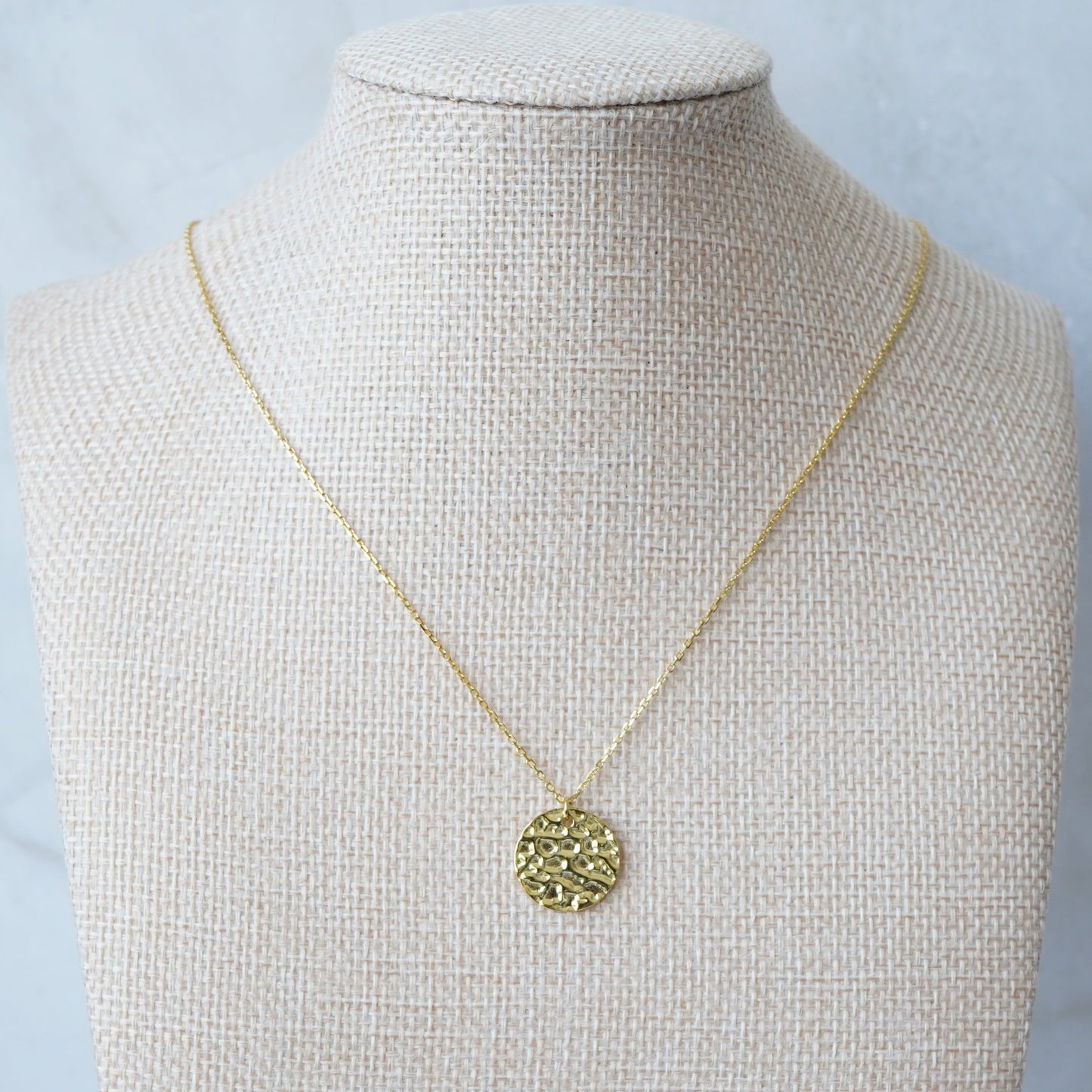 Hammered gold disc pendant necklace