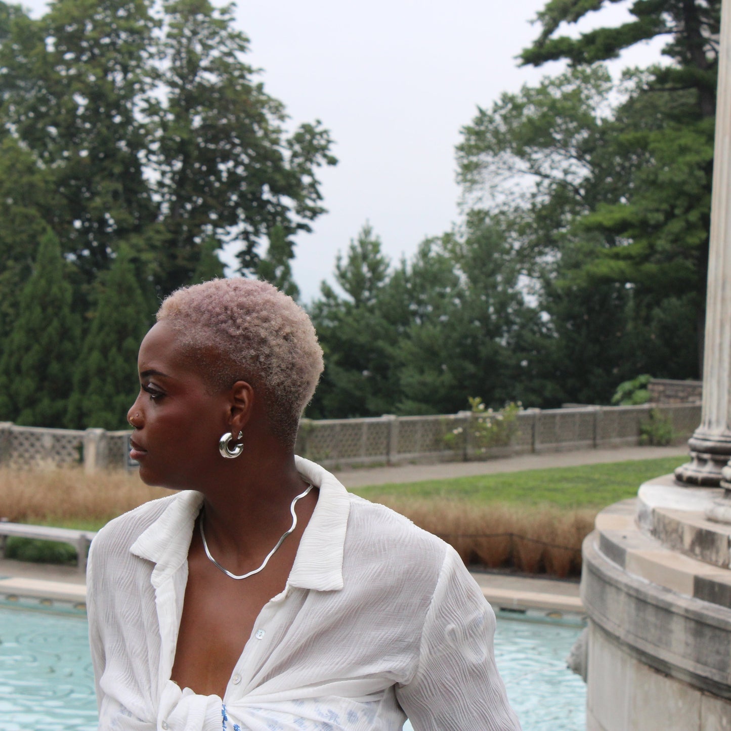 Puffed hoop earrings with ball closure