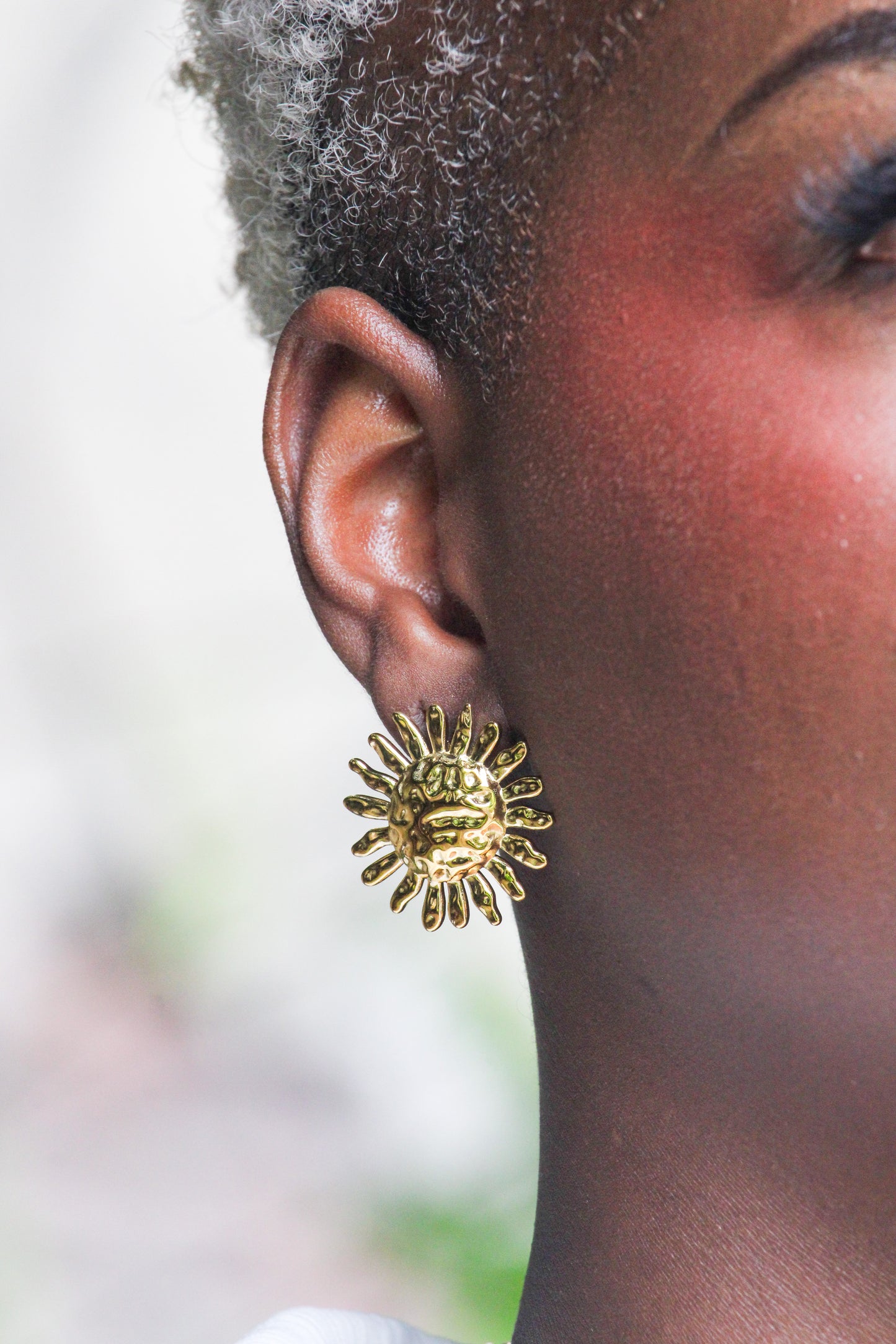Hammered gold sun stud earrings