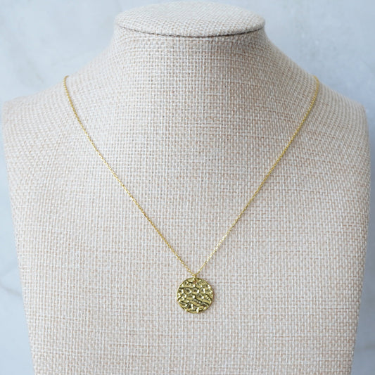 Hammered gold disc pendant necklace