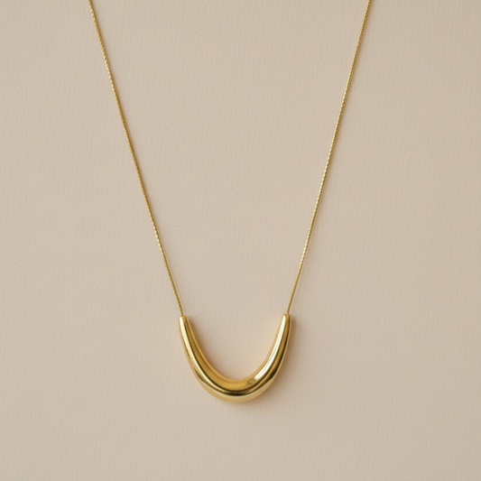 Gold curve pendant necklace