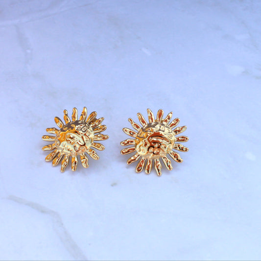 Hammered gold sun stud earrings