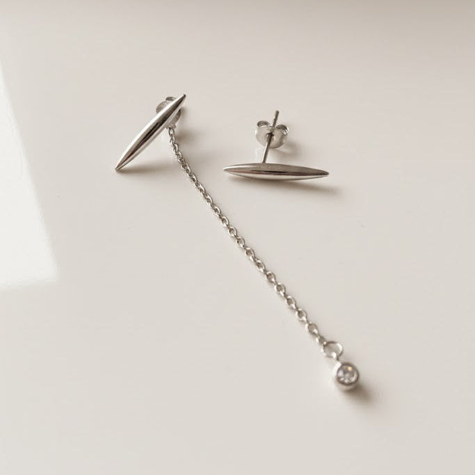 Sculptural stud and delicate chain earrings